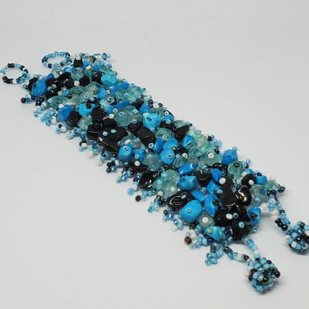 🌺 Vintage Carpet Bracelet